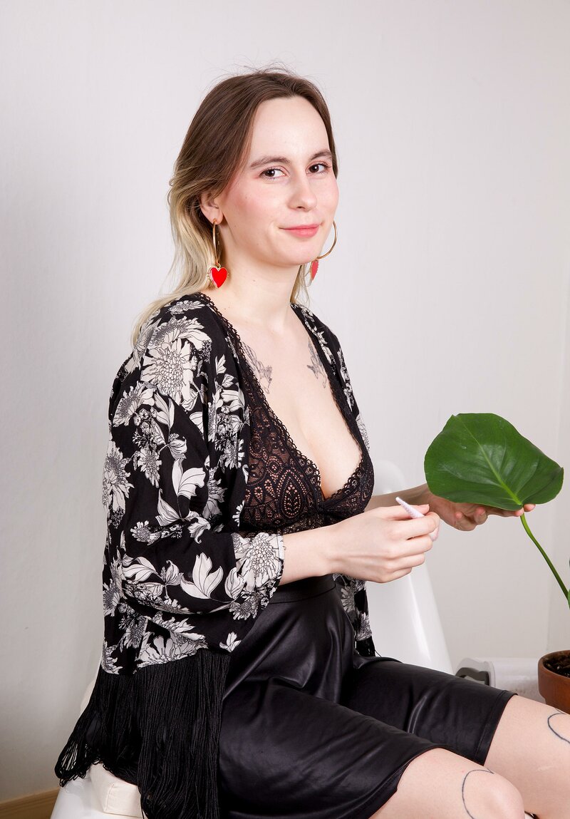 Александра, 22